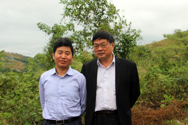 左：周金星教授，右：王勇坚教授